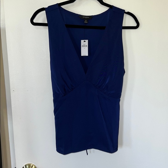 Banana Republic Tops - Banana Republic Navy V-Neck Sleeveless Blouse